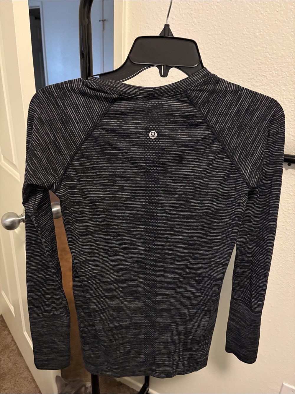 Lululemon Swiftly Tech Long Sleeve Size 6 - Picture 2 of 4